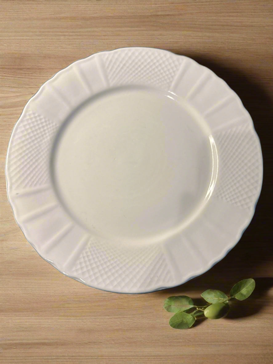Farberware Lattice White Dinner Plate 10 5/8" Wide