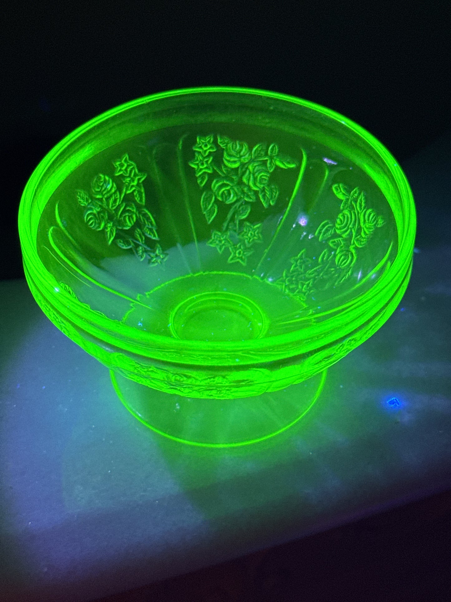 Sharon Green Depression Glass Set of 4 Champagne/Tall Sherbert 2 3/8" Tall Uranium Glows