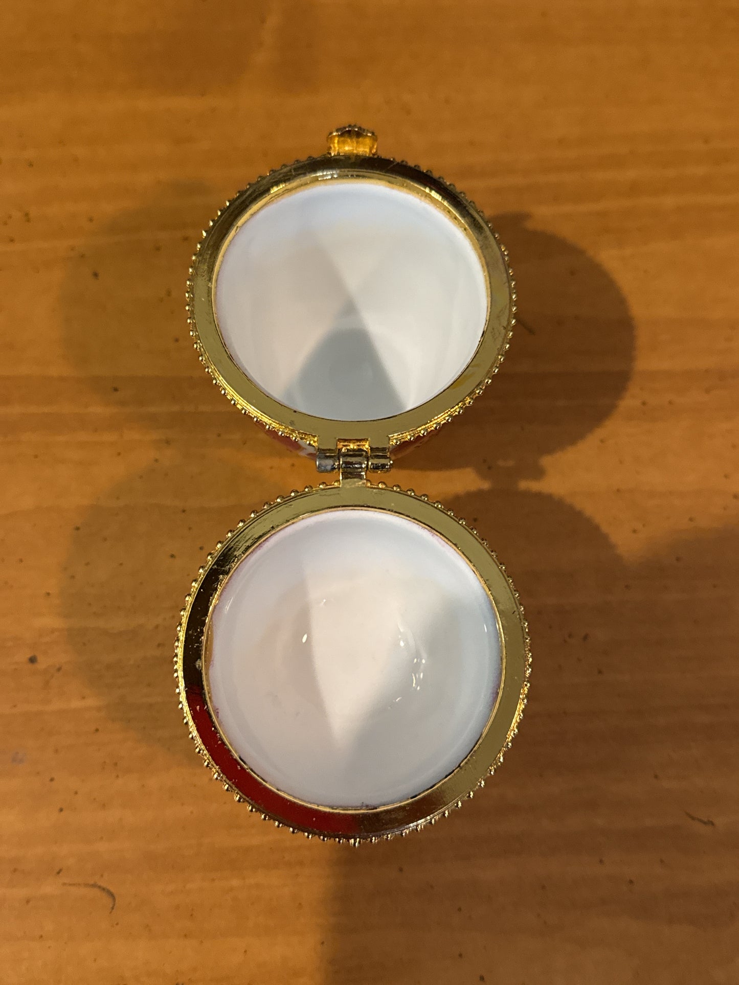 Vintage Easter Egg Tripod Porcelain Trinket Jewelry Storage Container 4" Tall