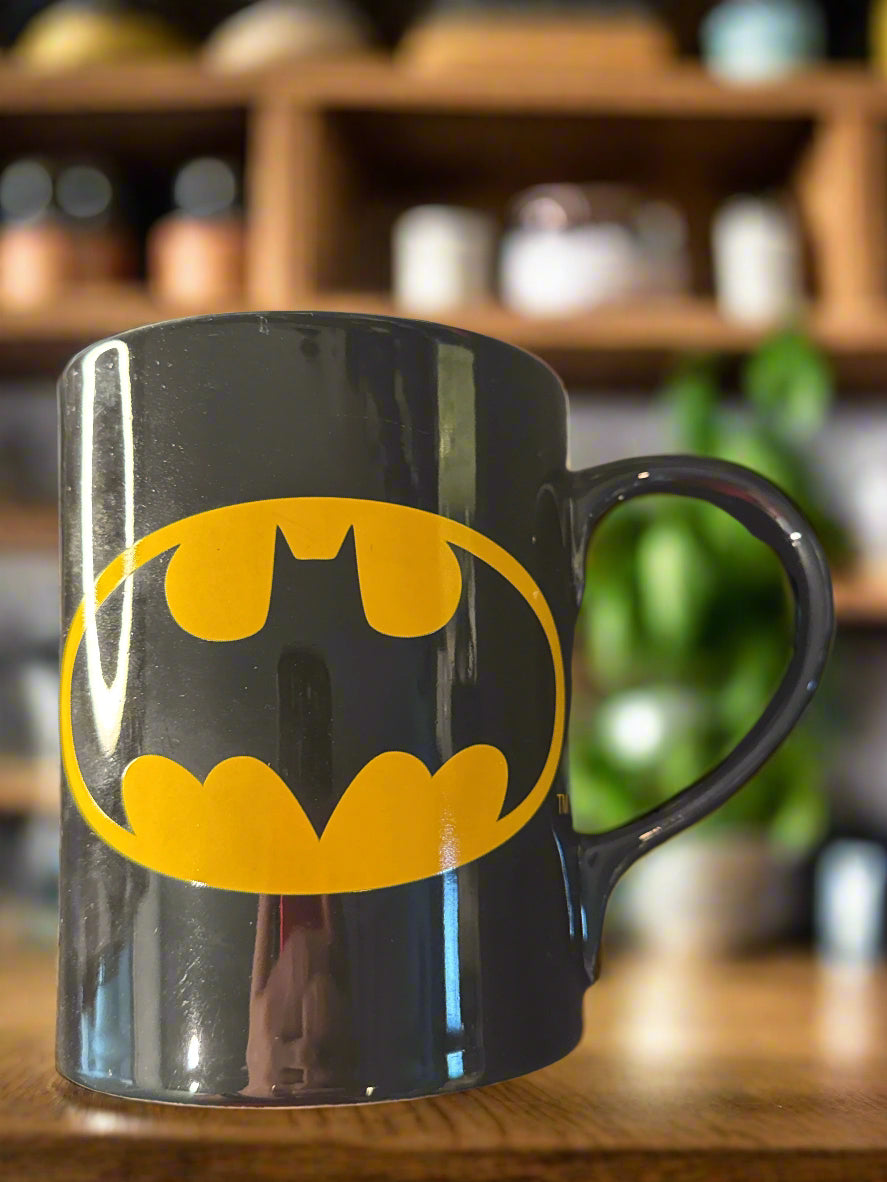 Warner Bros. Studio Tour Classic Batman Shield Coffee Mug Cup Large 4.75" Tall