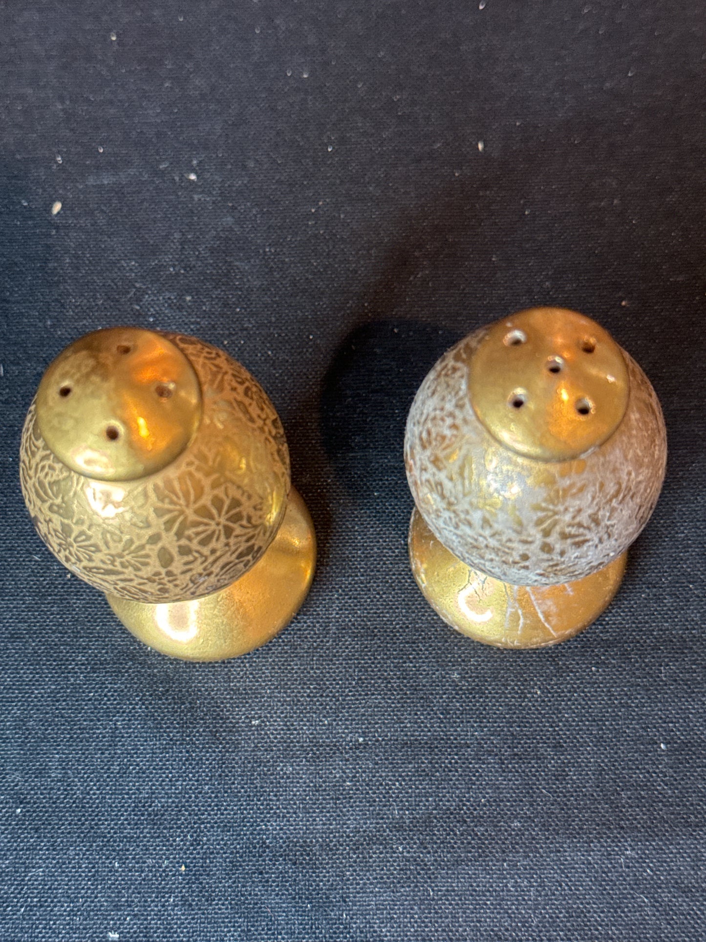 Wheeling Decorating Doves, Roses and Daisies Pattern Salt & Pepper Shakers