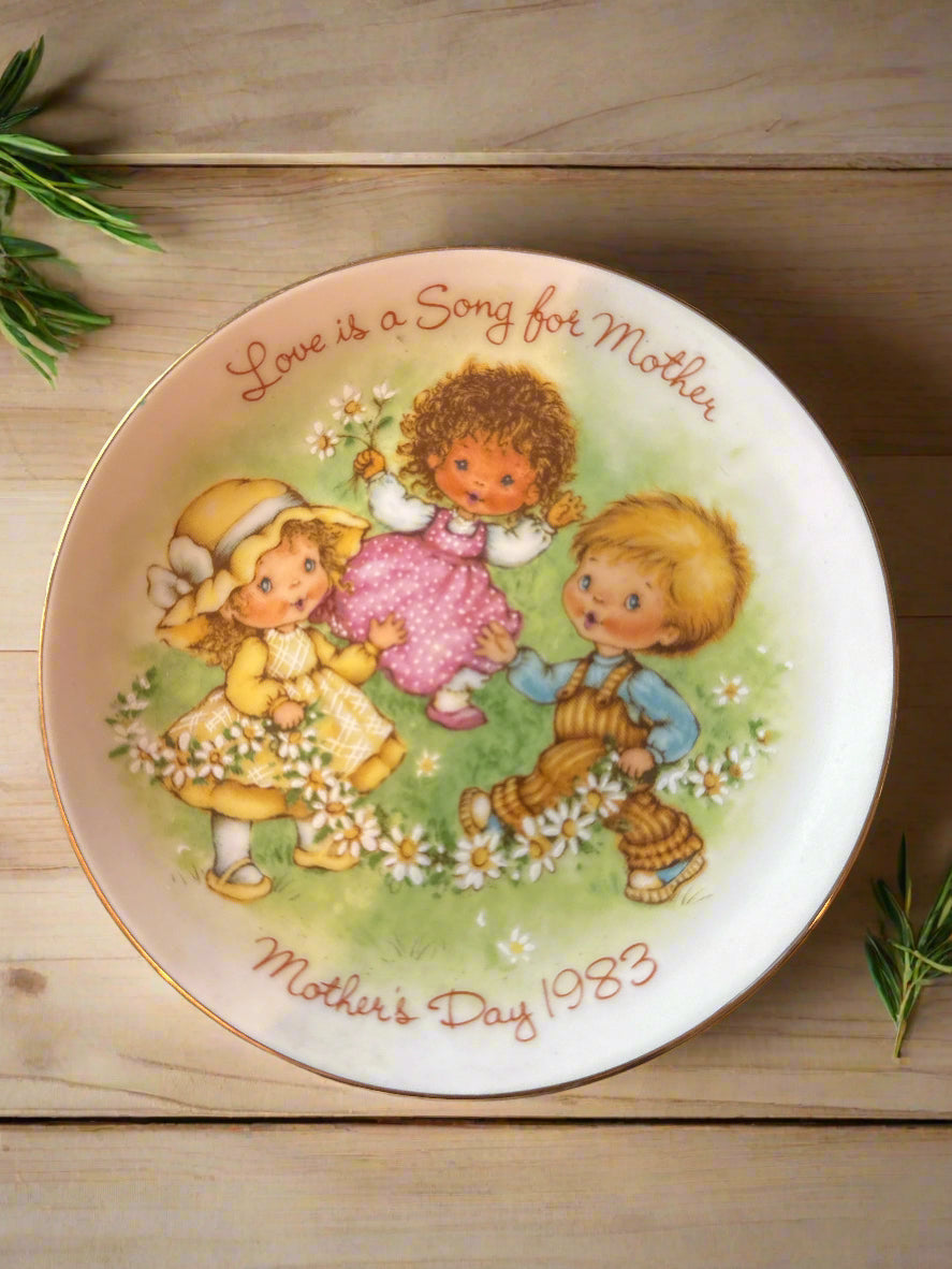 Avon 5" Mother's Day Collector's Plate 1983 Love is A Song For Mother