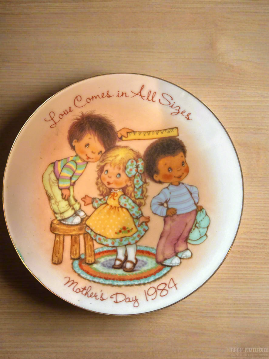 Avon 5" Mother's Day Collector's Plate 1984 Love Comes in All Sizes