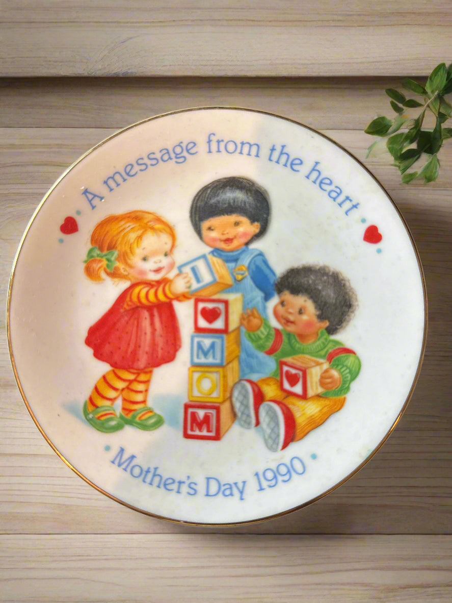 Avon 5" Mother's Day Collector's Plate 1990 - A Message From The Heart