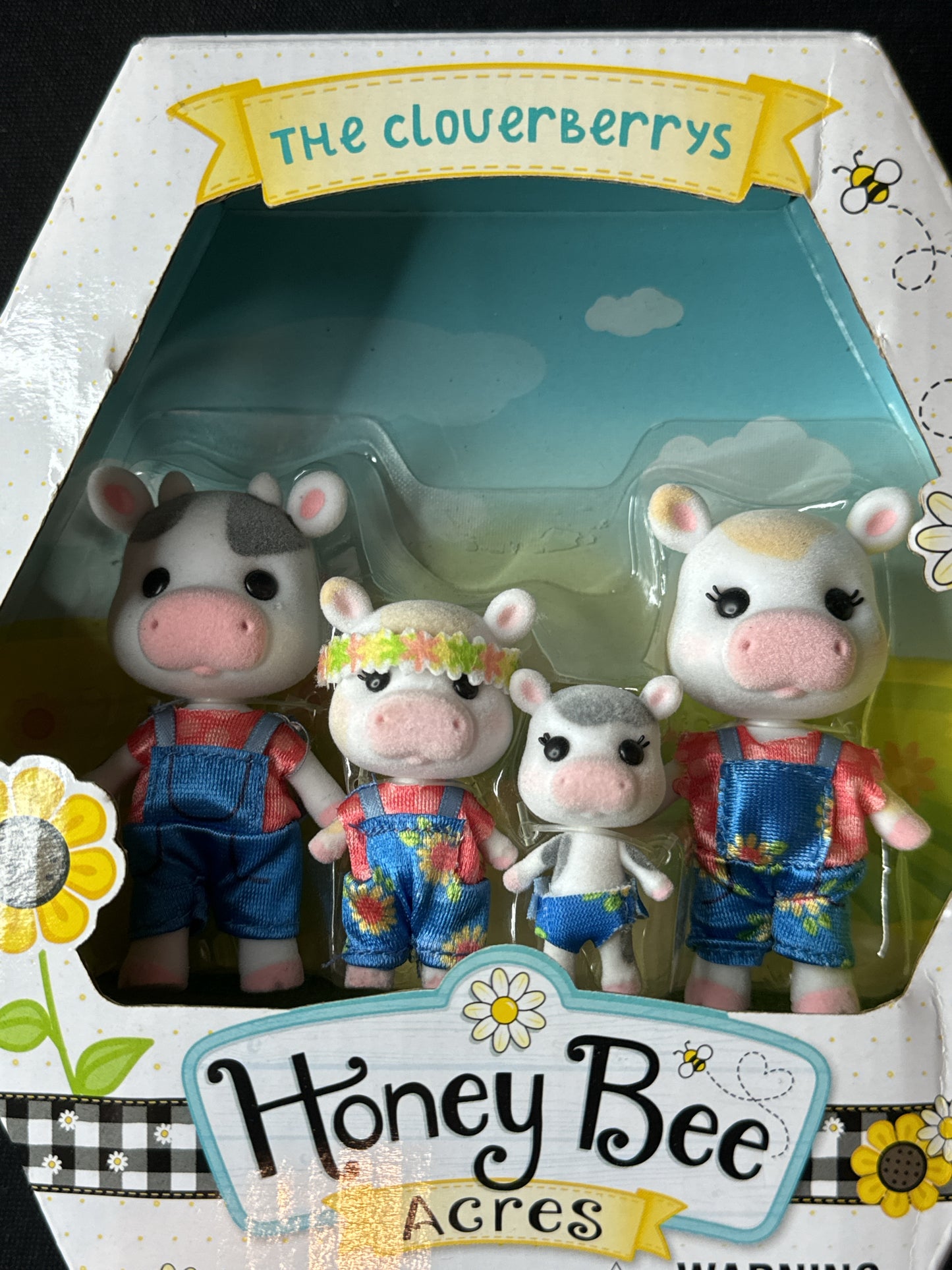 Honey Bee Acres The Cloverberrys Cow Family New in Box