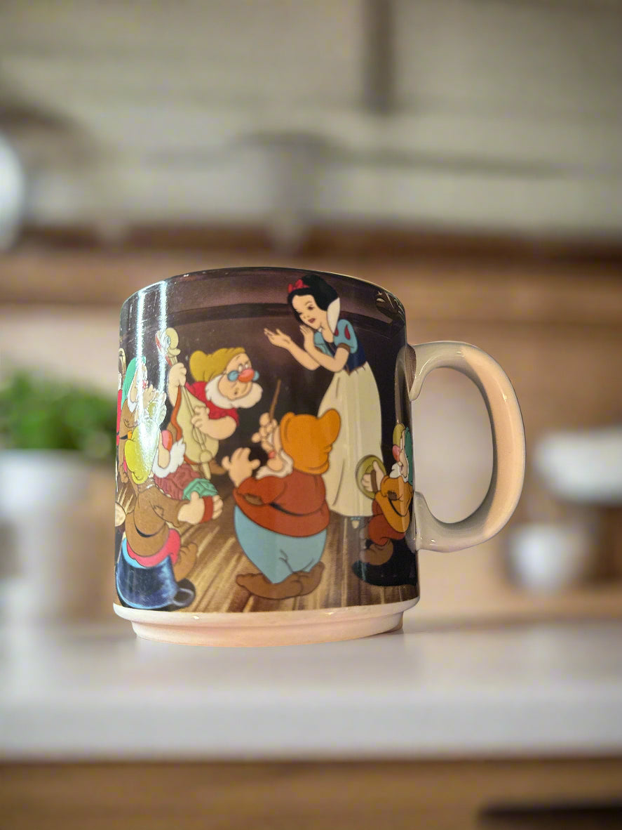 Disney Snow White & Seven Dwarfs Coffee Cup Mug 12oz Vintage 1990's Made in Japan 3 5/8"