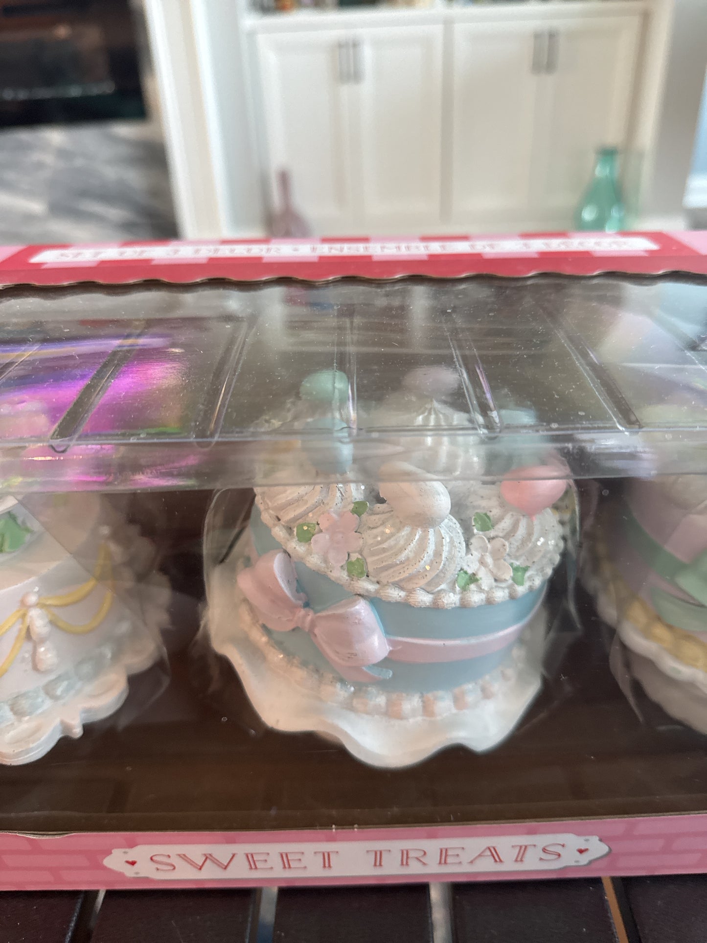 Sweet Treats Pastel Easter Faux Lambeth Cake Set of 3 Figurines Tabletop Decor New in Box