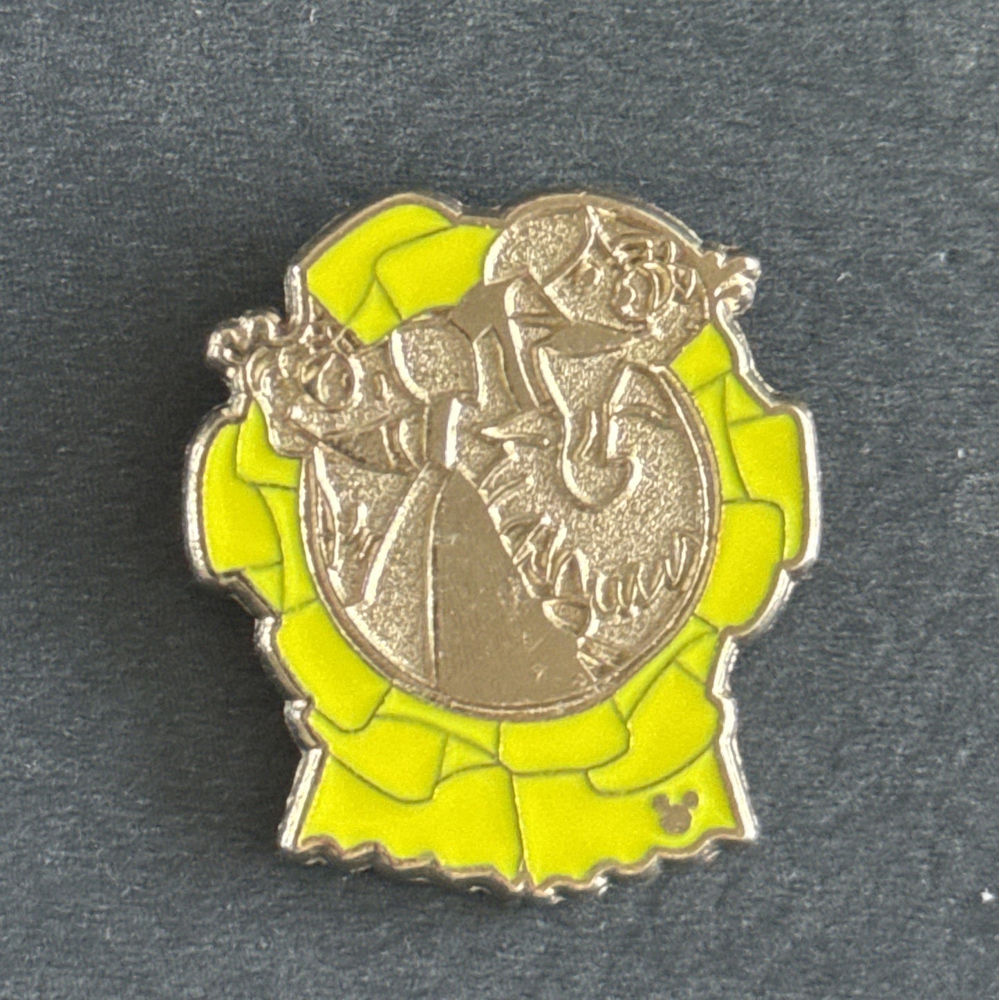 Bedknobs And Broomsticks - The Vultures Disney Pin Hidden Mickey - Yellow Ribbon