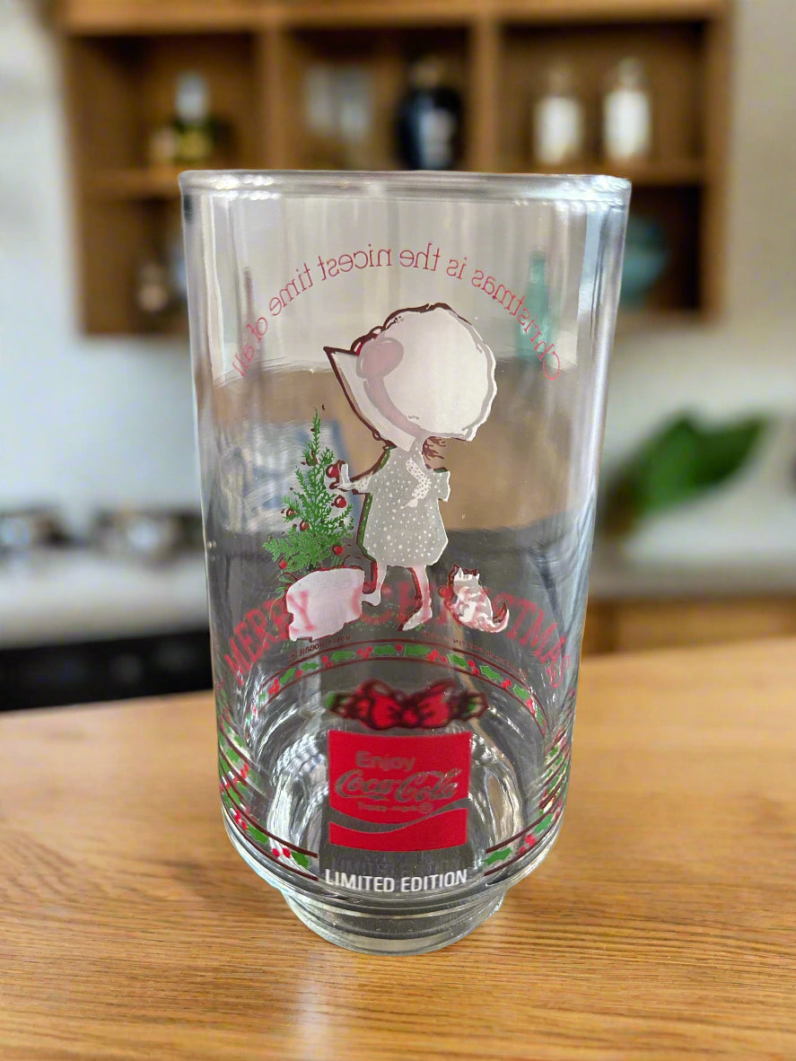 1977 Coca Cola Coke 5" Glass Holly Hobbie & Her Cat Merry Christmas Is The Nicest Time of All