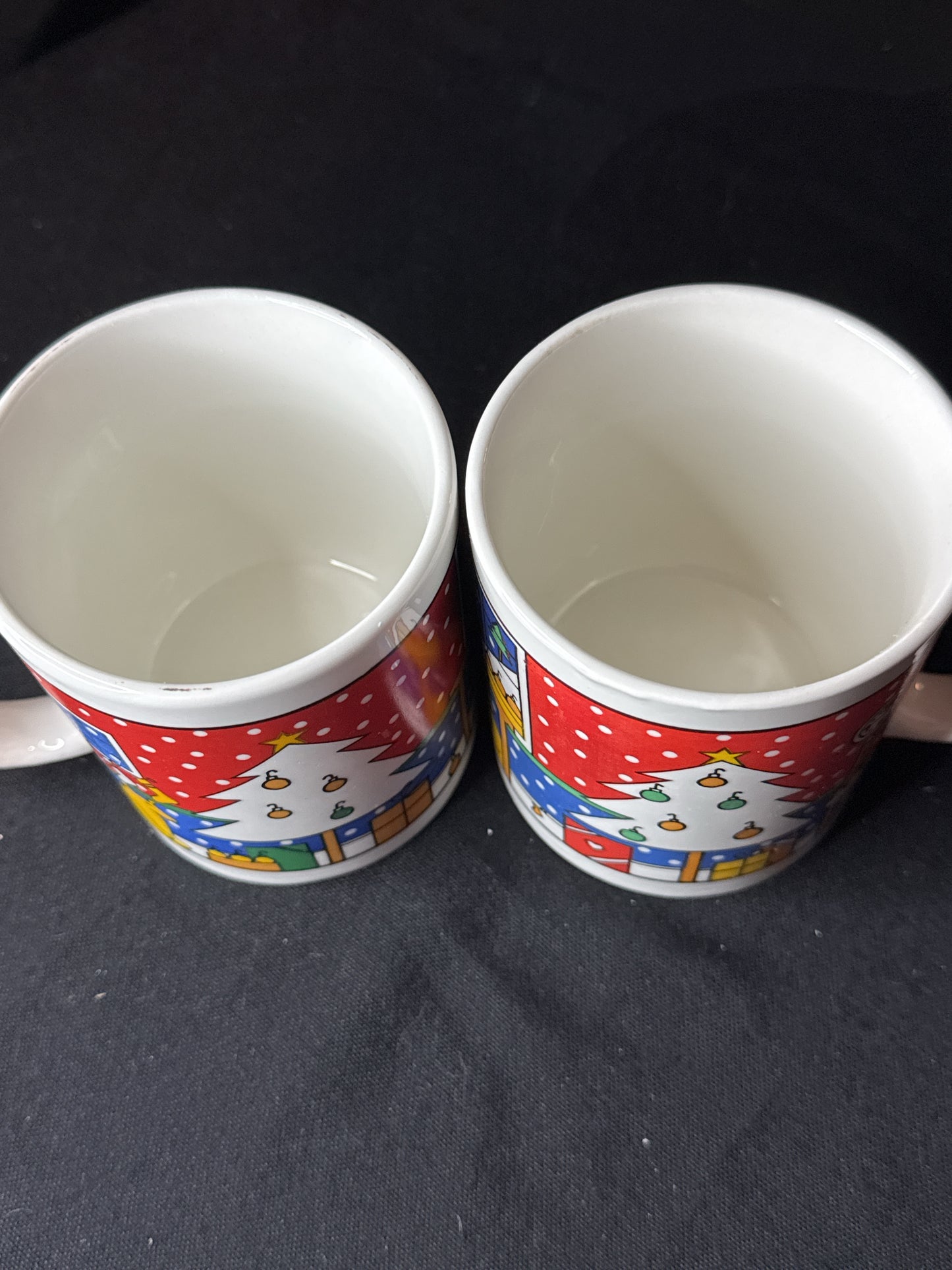 Pair of Vintage Christmas Coffee Mugs Living Room Christmas Scene Pets 4" Tall