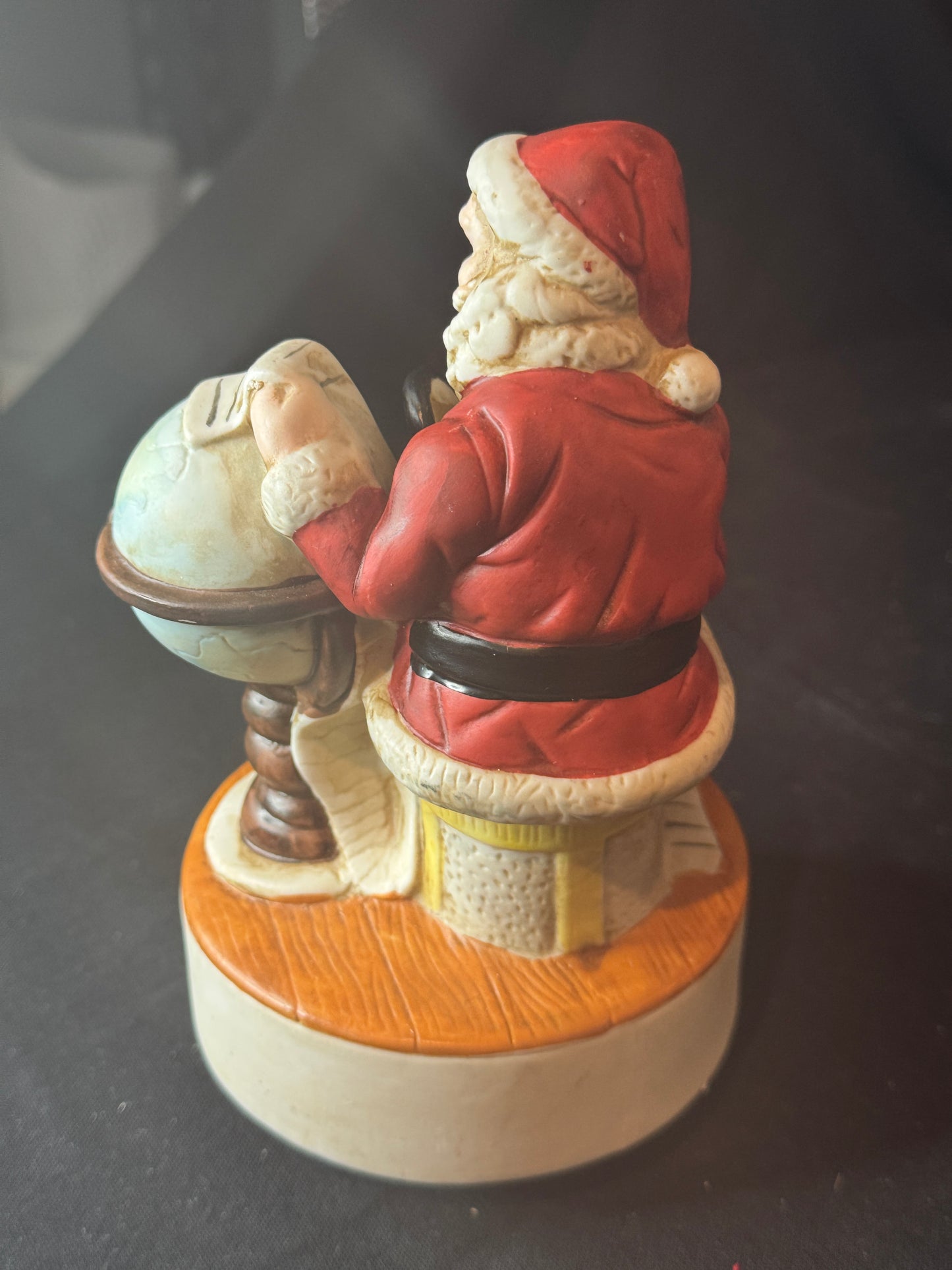 Wind Up Santa Clause Christmas Around the World Music Box - Plays Santa Coming To Town Slowly