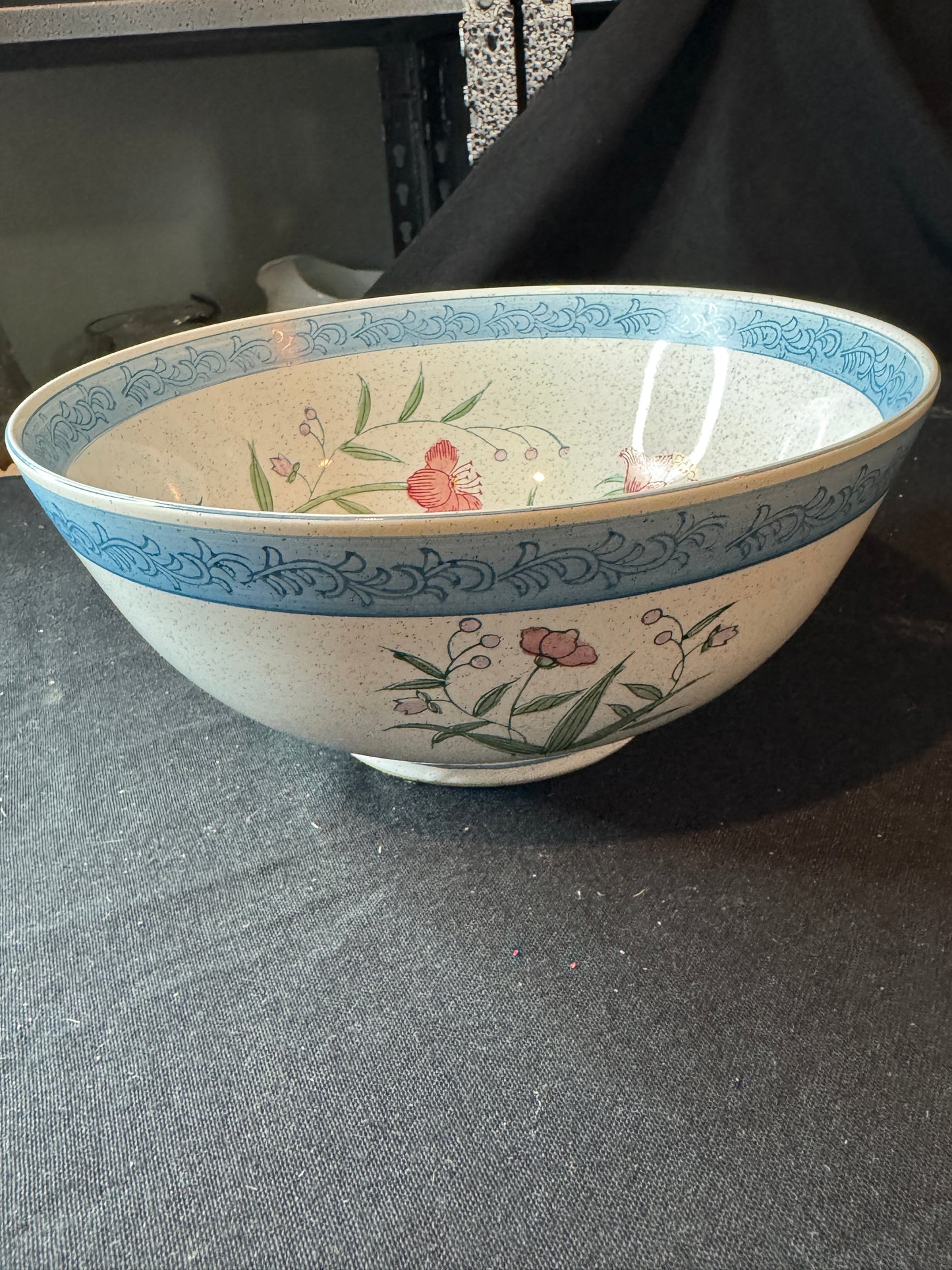 Andrea by Sadek Fleurs de Chantilly 9" Hand Painted Serving Bowl 6931 Excellent Condition