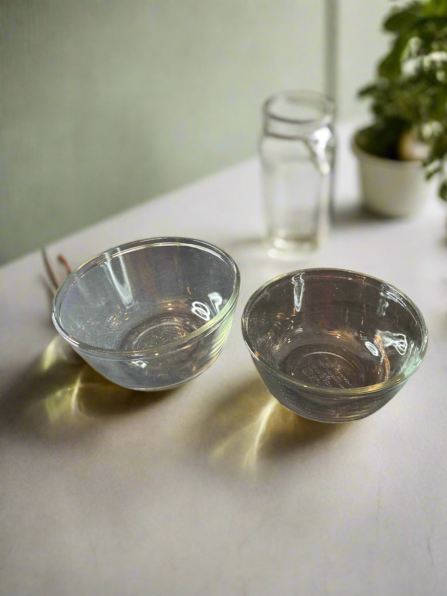 Pair of Anchor Hocking Clear Glass Mixing Bowls 2.5 Qt (8.5" Wide) & 1.5 Qt (7.25" Wide)