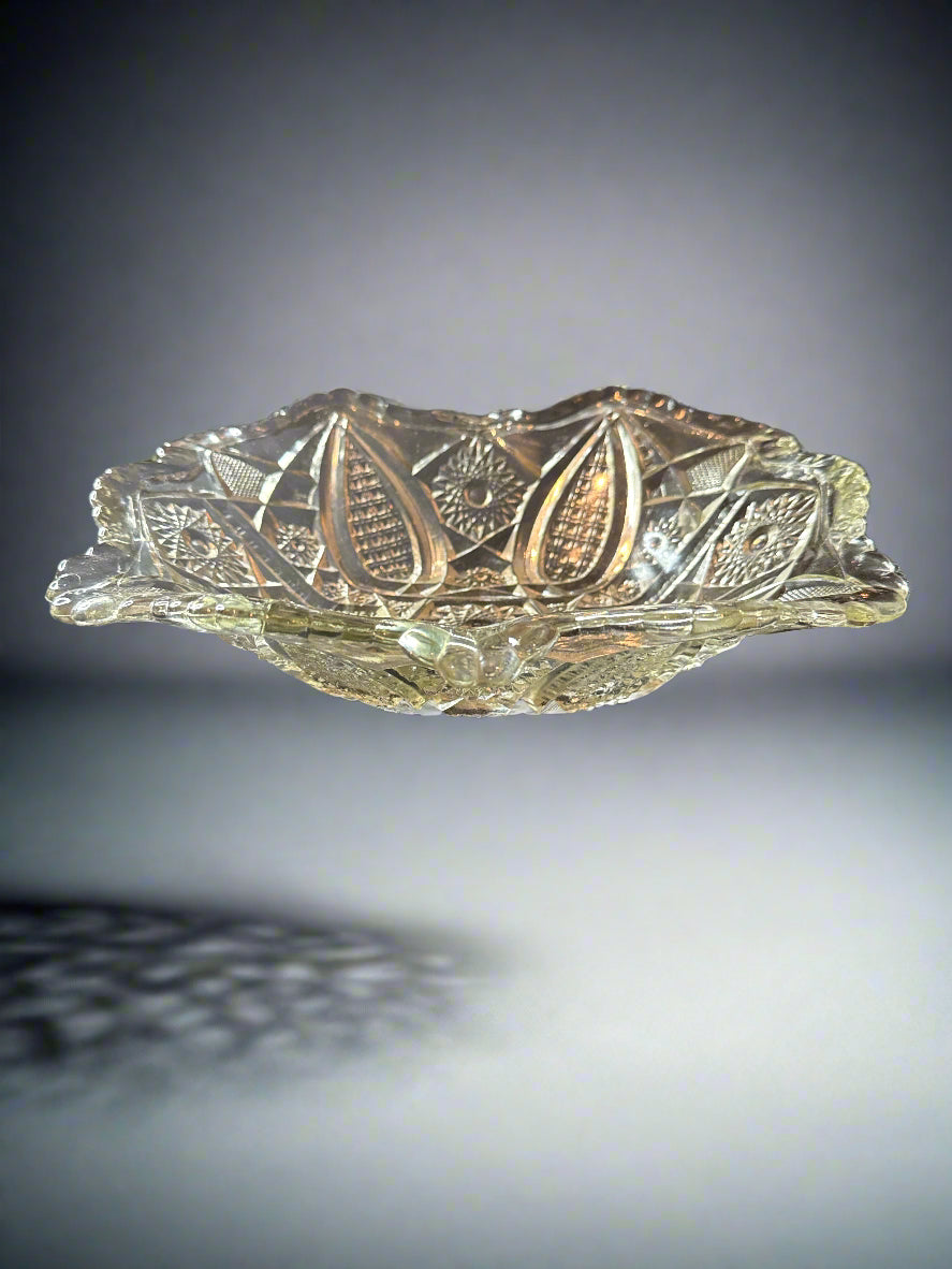 Indian Glass Paneled Daisy & Finecut Clear Glass Bowl 10.5" x 9"