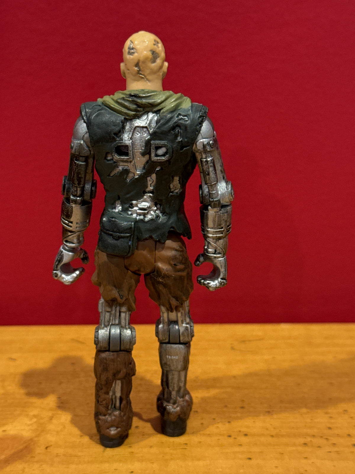 Terminator Salvation Battle Damaged T-600 Robot Action Figure Playmates 2009 5" Tall