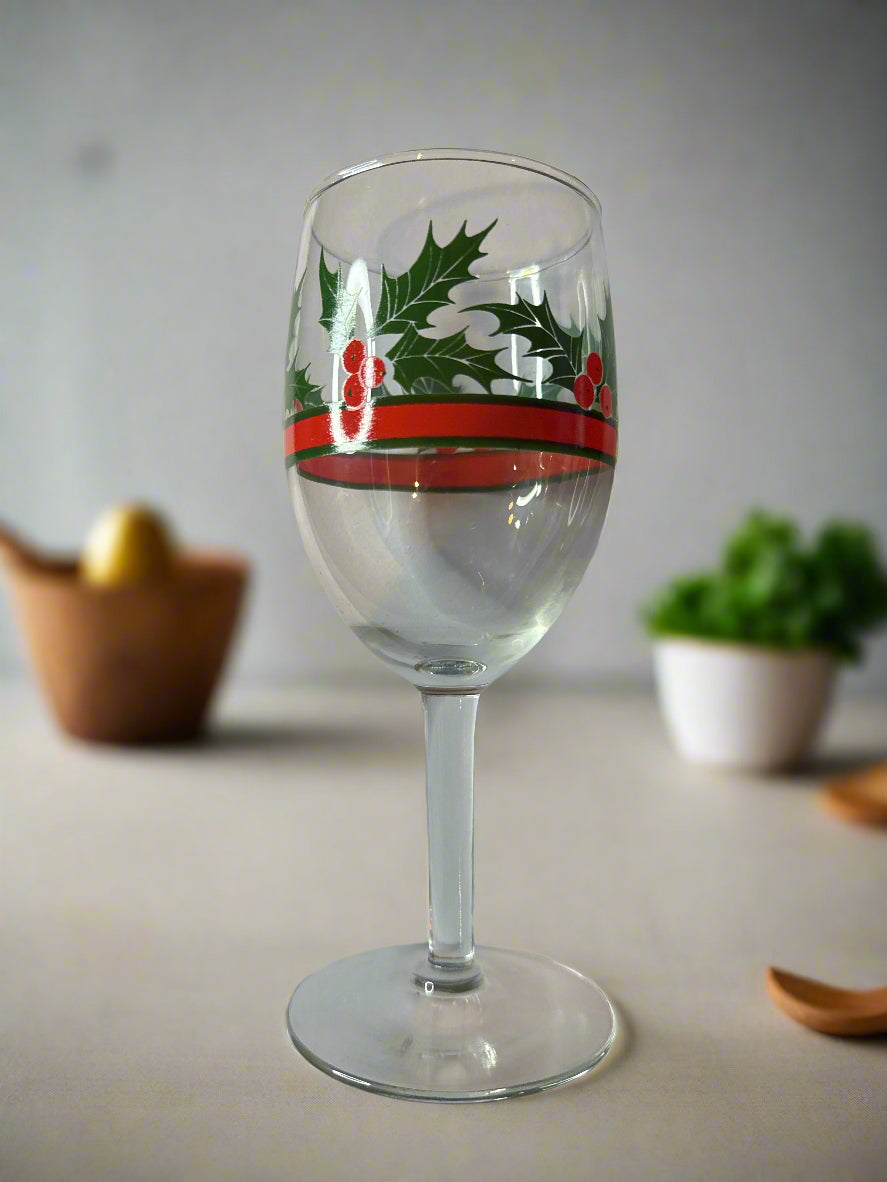 Christmas Holly Berries Green Red Clear Wine Glass 7.25" Tall