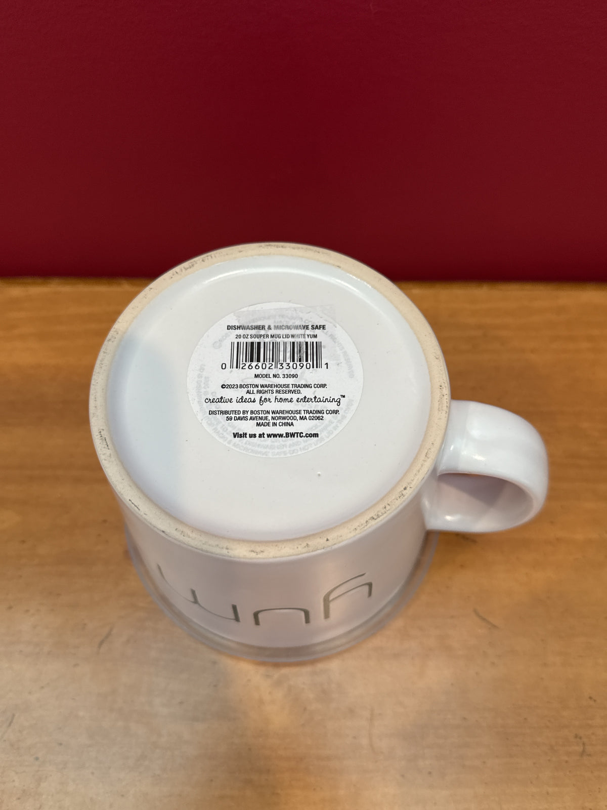 Boston Warehouse “Yum” Soup Mug with Lid, 20 oz New 3.75" Tall
