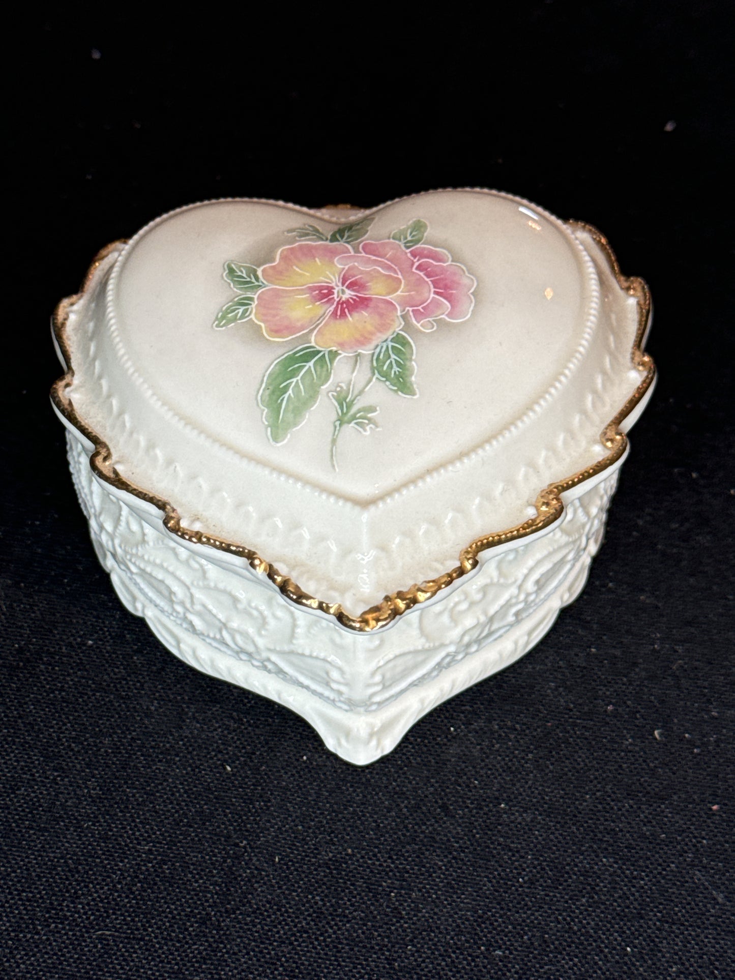 Heritage House Music Box Love Me Tender Celebration of Love Elvis Presley Heart Box