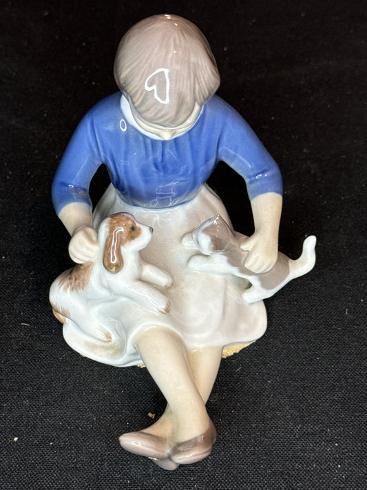 Bing & Grondahl Figurine Make Friends Girl with Puppy and Kitten 4.5" tall