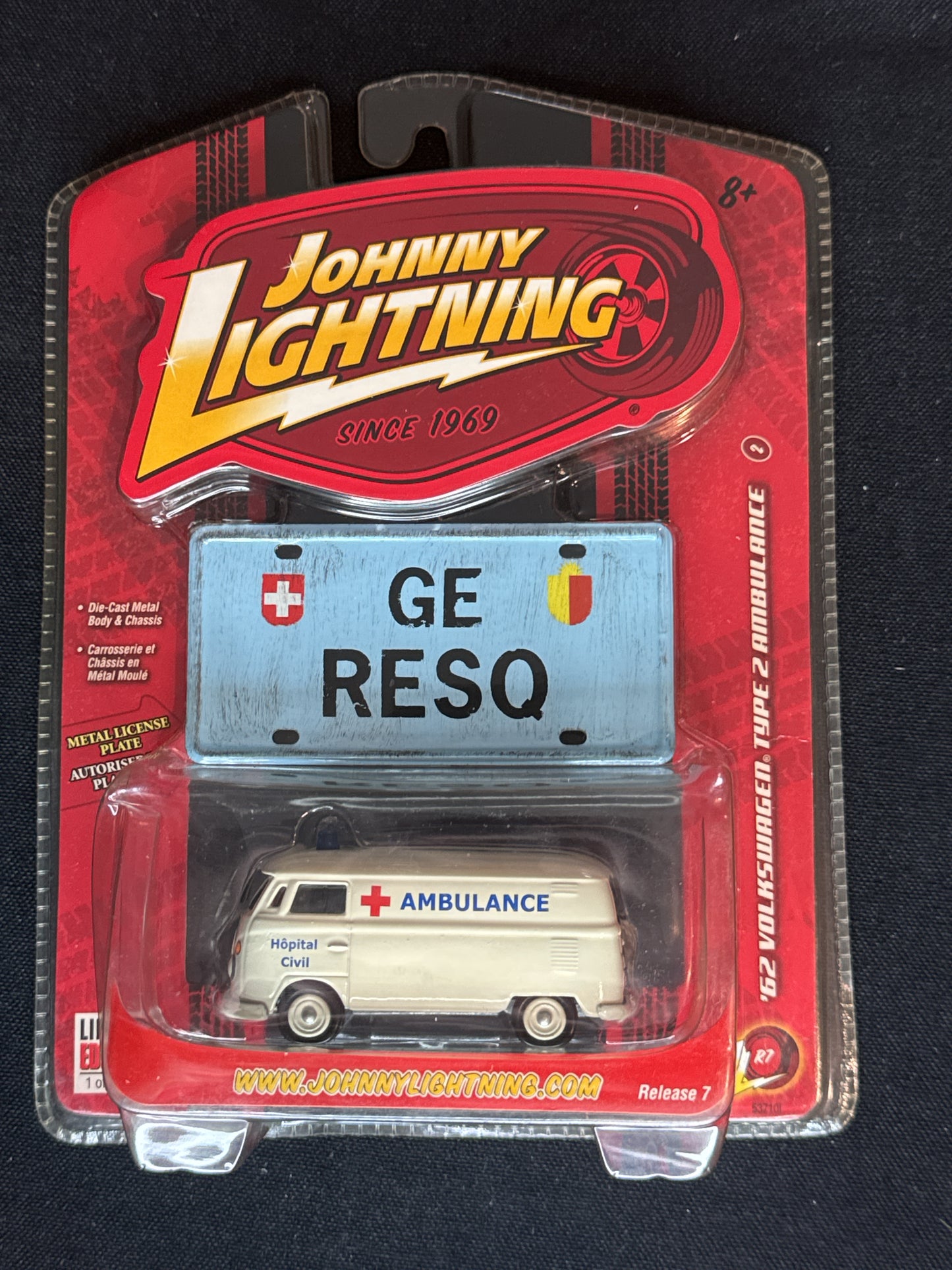 Johnny Lightning 1962 Volkswagon VW Type 2 Ambulance 1:64 Limited Edition R7