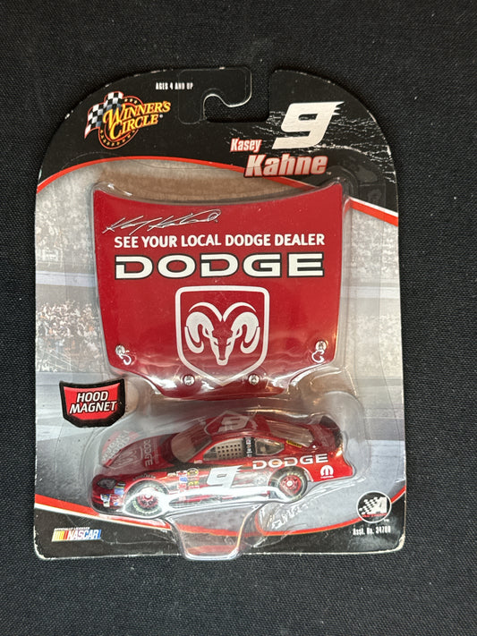 NASCAR 2005 Winner's Circle Hood Magnet Series Kasey Kahne #9 Dodge 1:64 Diecast