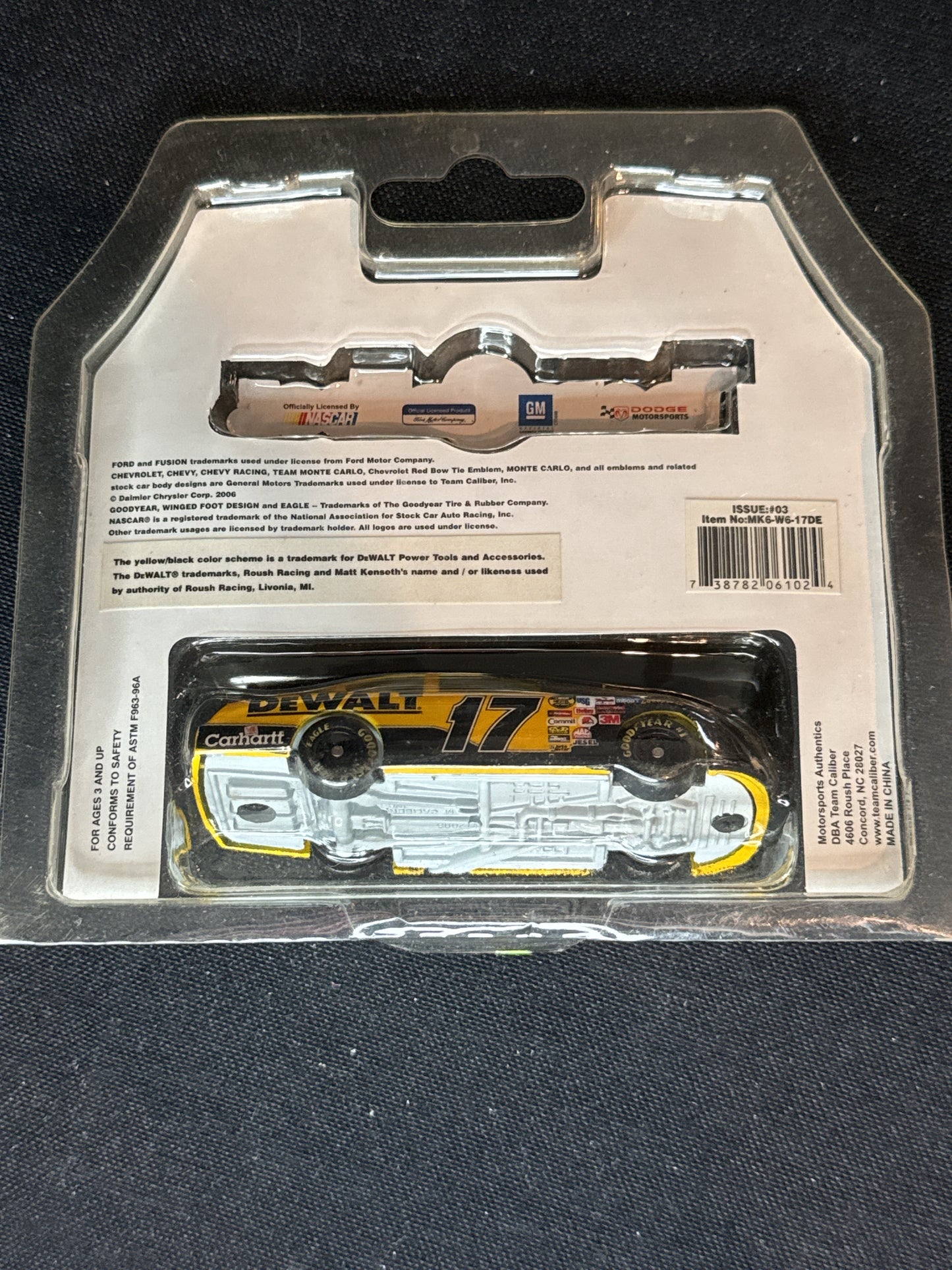 NASCAR 2006 DeWalt Matt Kenseth 1:64 Diecast Team Caliber Pit Stop