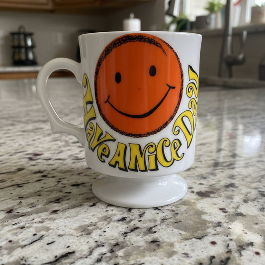 Vintage Rare 1960's Have a Nice Day Smug Mug 44/320 Footed 3 7/8" Tall