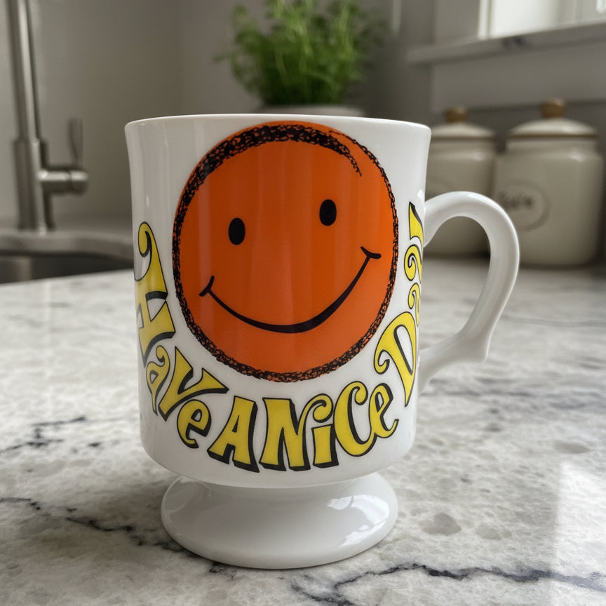 Vintage Rare 1960's Have a Nice Day Smug Mug 44/320 Footed 3 7/8" Tall