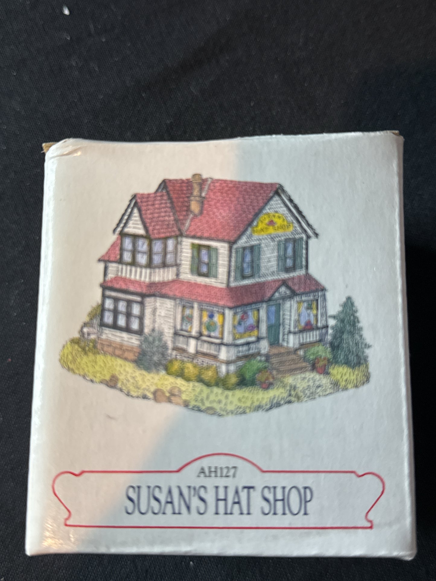 Liberty Falls Susan's Hat Shop AH127 New in Box