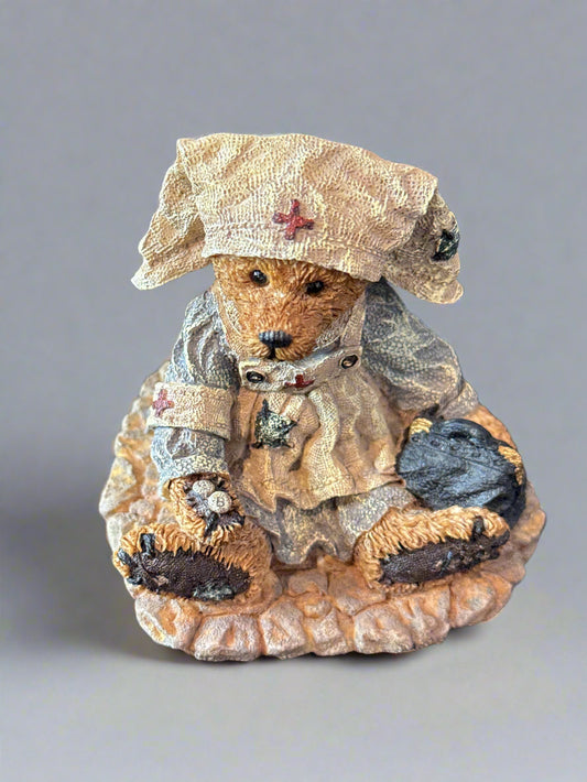 Boyds Bears & Friends Clara The Nurse Figurine #2231 Retired 1993 w/ Box