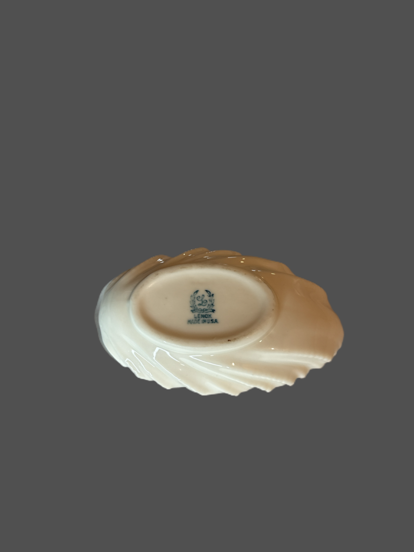 Lenox Vintage Shell Bowl Collection Cream No Trim 4" Long