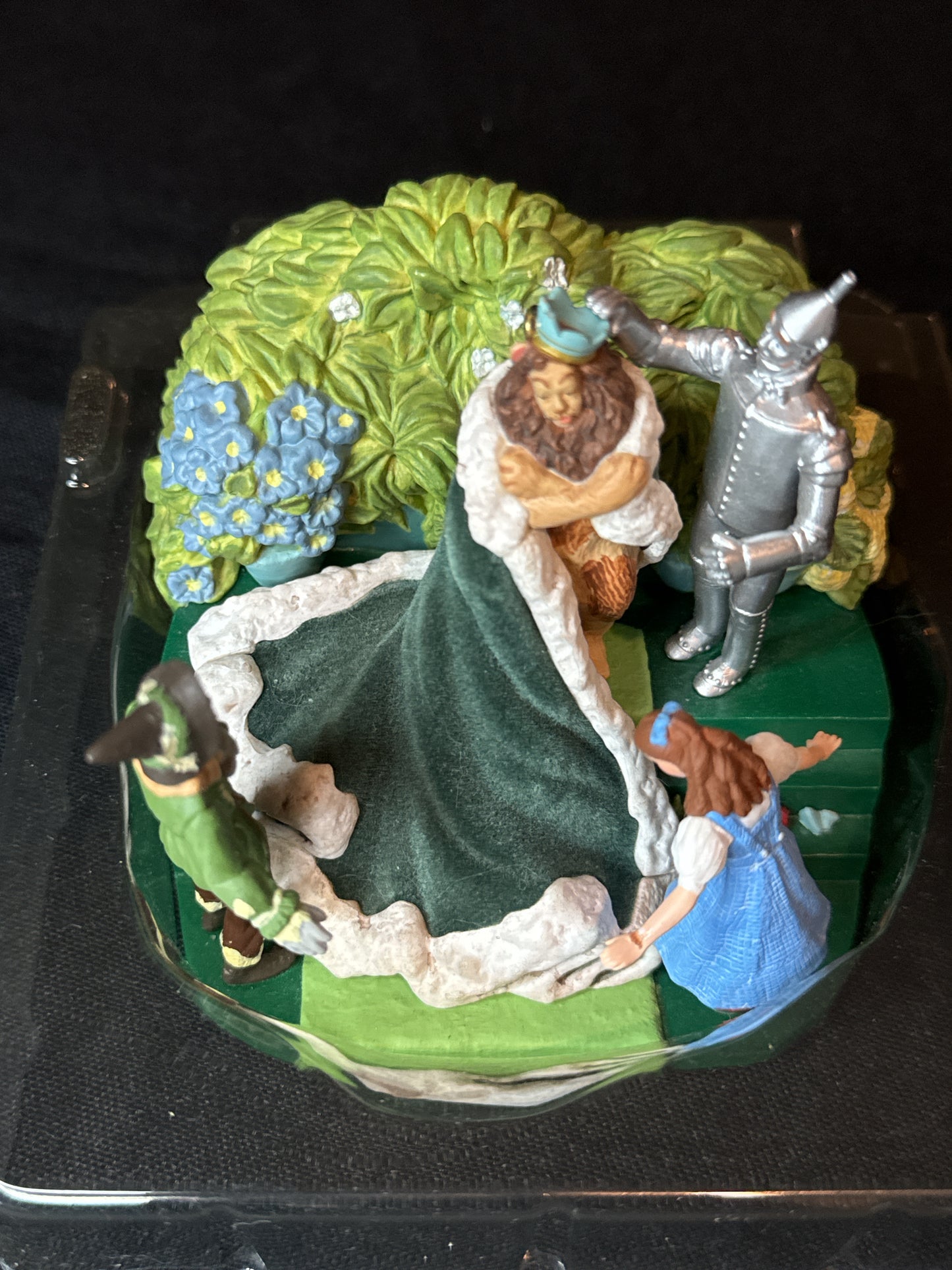 Wizard of Oz Hallmark Keepsake Ornament 2007 King of the Forest Wind up Music.