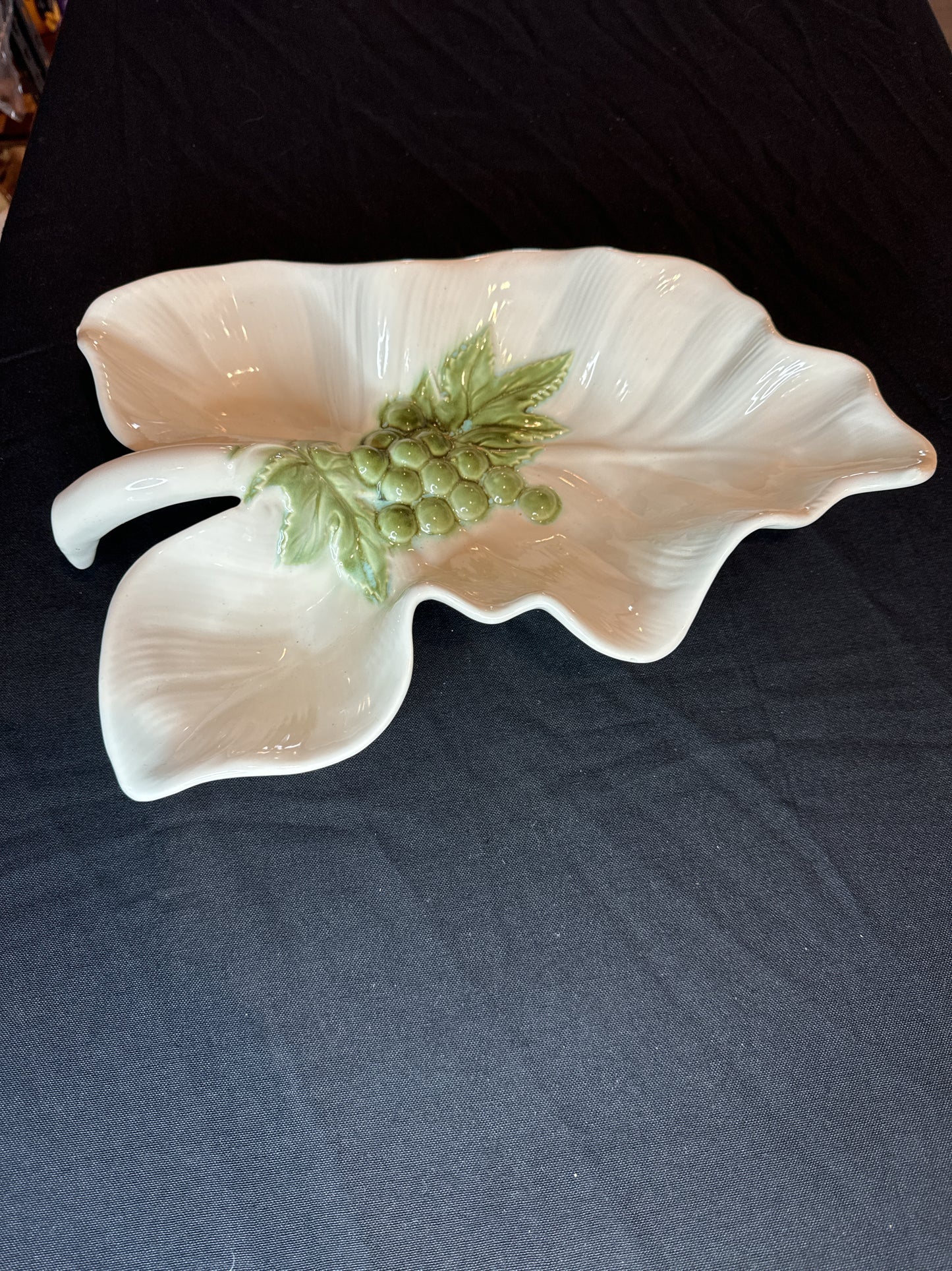 Hull Tokay Tuscany White Pattern Green Grapes & Stems Bowl 14"