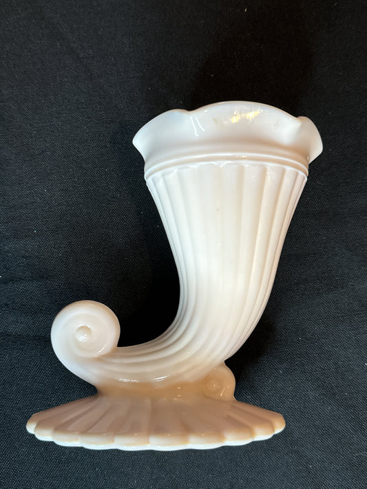 Vintage Jeanette Glass Cornucopia Vase Shell Light Pink Vase 5"