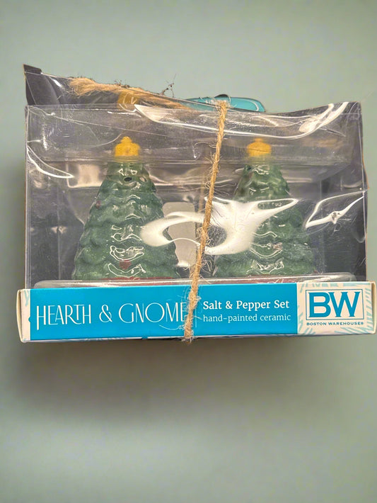 Boston Warehouse New Christmas Tree Hearth & Gnome Salt & Pepper Shakers New in Box