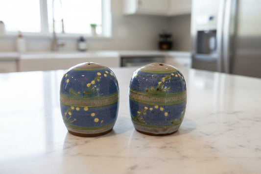 Unique 3 1/8" Tall Pottery Ceramic Salt & Pepper Shakers Ocean Theme New