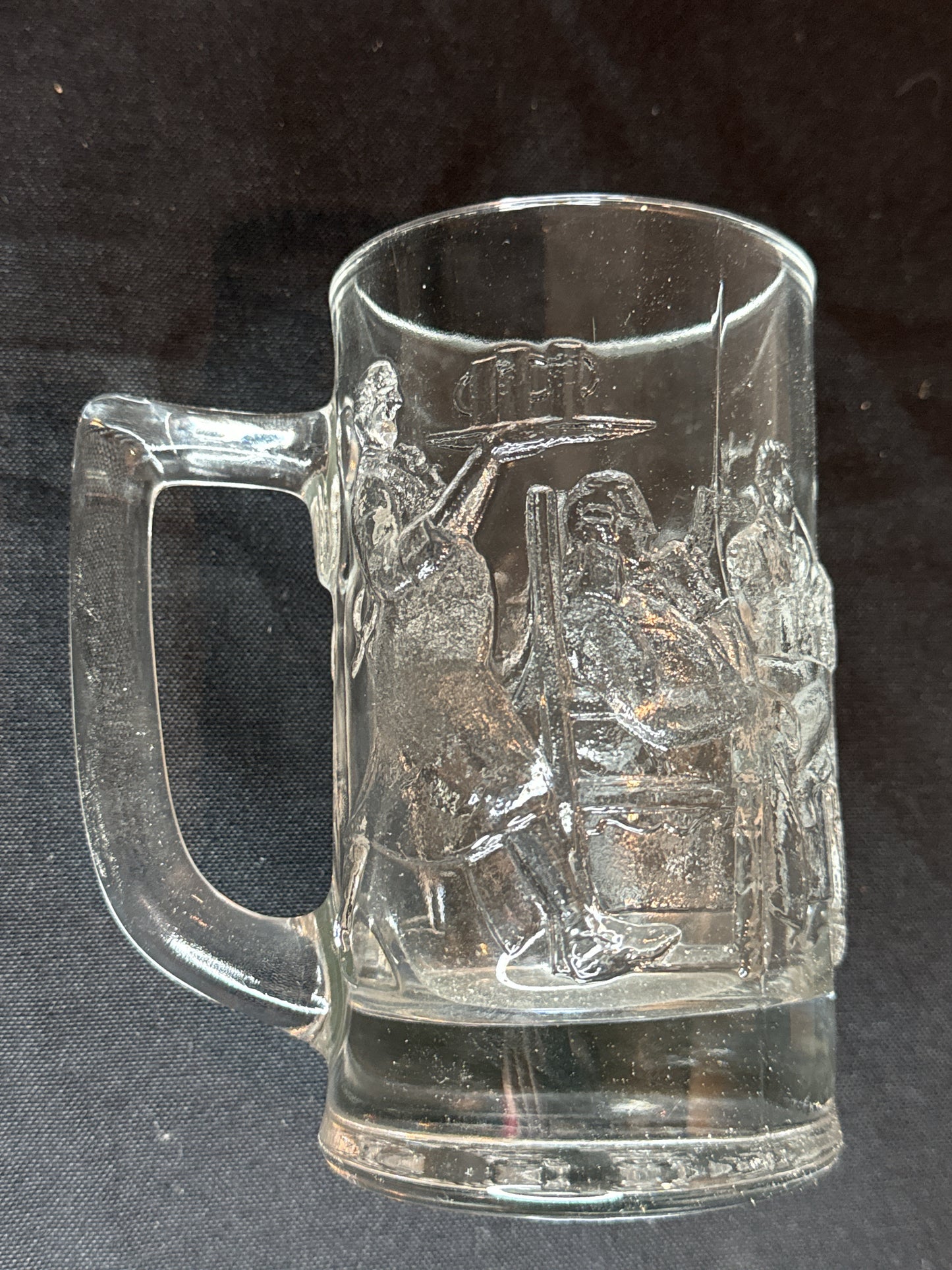 Fostoria Bicentennial 5.75" Mug with Raised Image of Bartender and Patrons 1776-1976