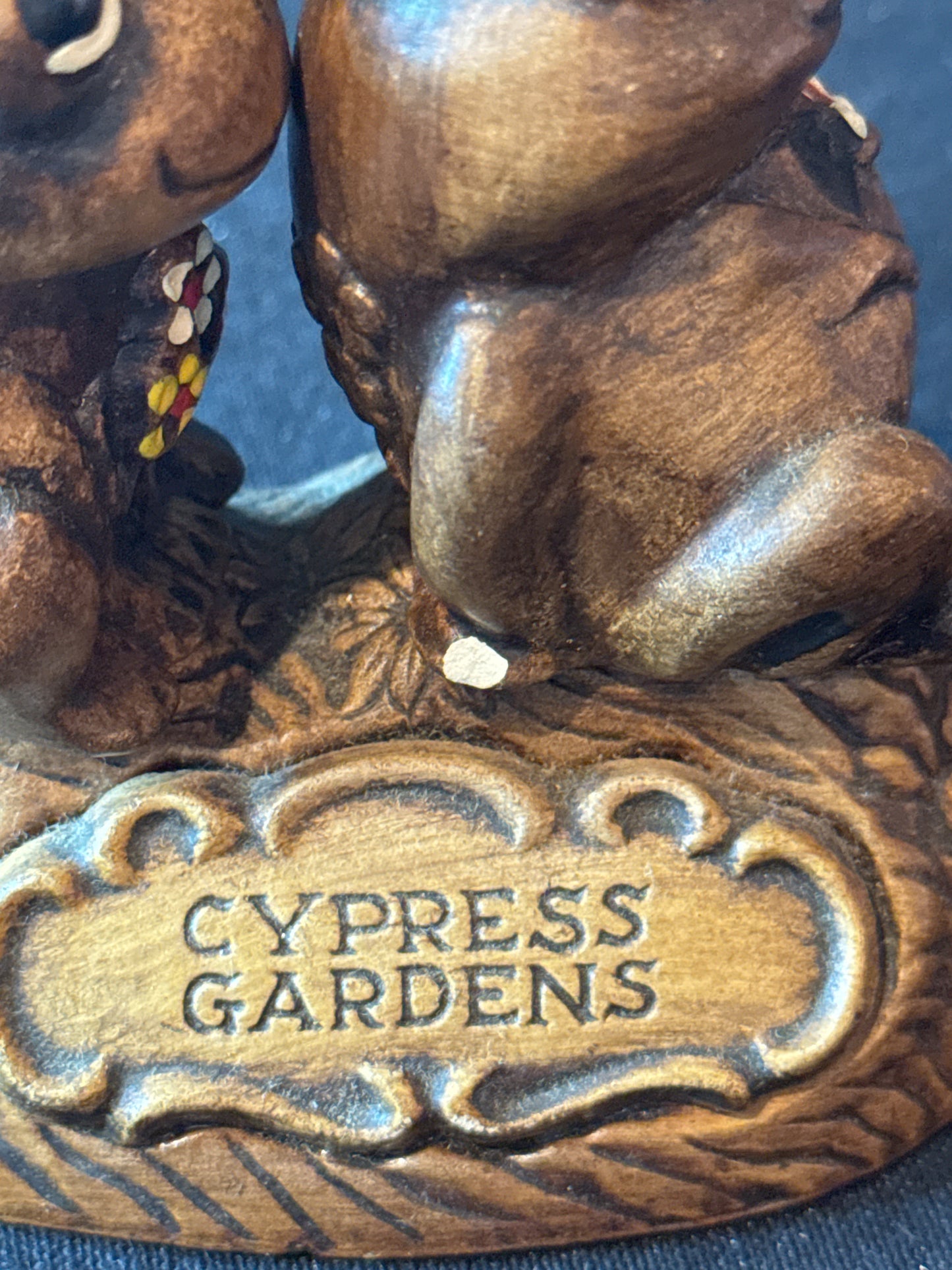 Vintage Anthropomorphic Frogs Treasure Craft Salt & Pepper Shakers Busch Gardens Nicked