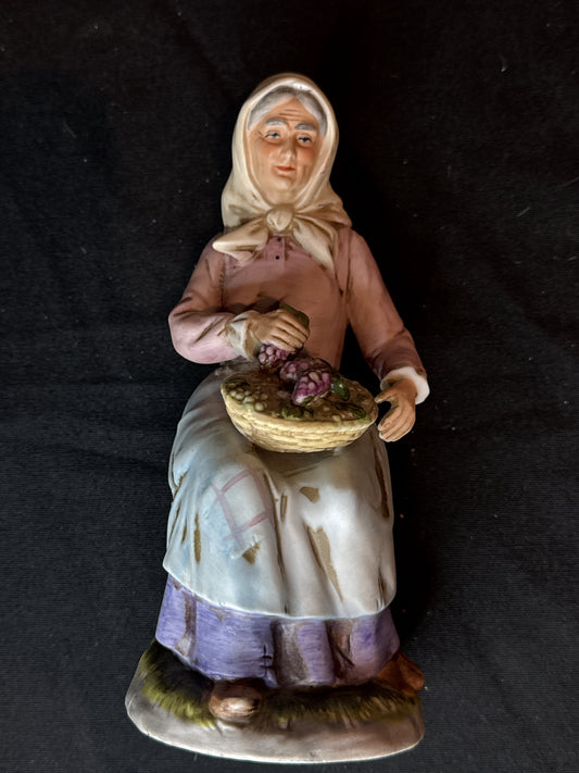 Homco 1433 Old Woman w/ Grapes Porcelain Ceramic Figurine 8"