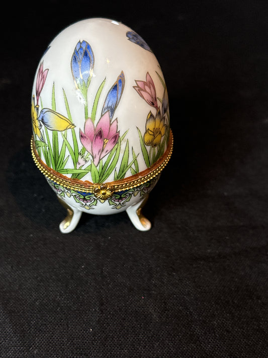 Stunning 4" Egg Shaped Flower Designed Porcelain Trinket Box Hinged Footed