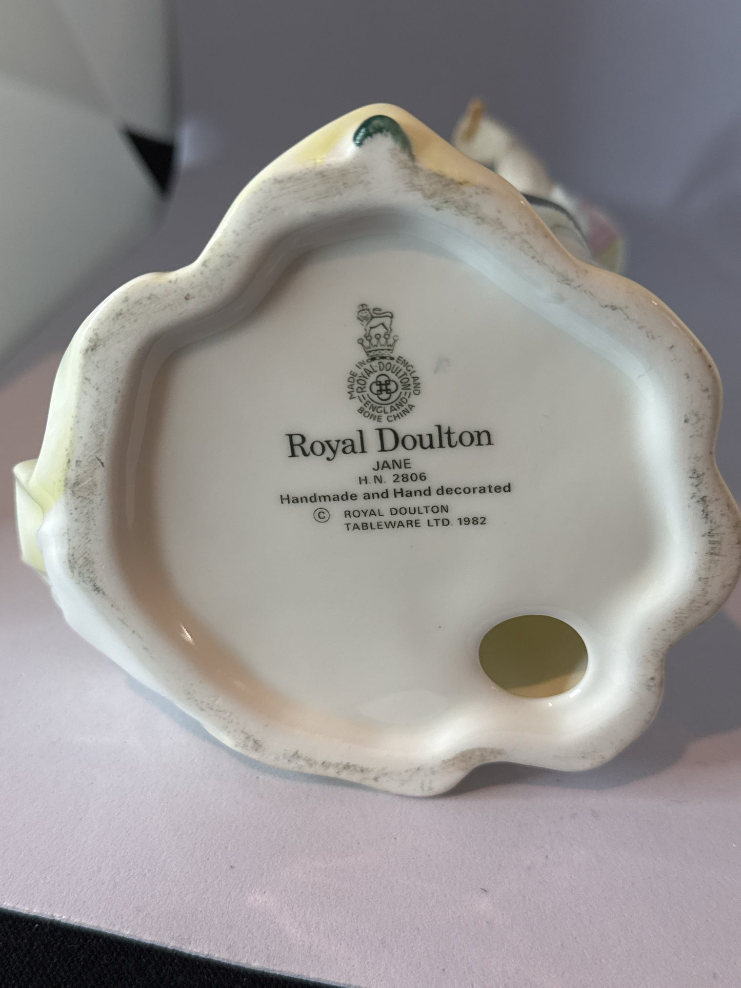 Royal Doulton "Jane" HN 2806 Porcelain Figurine Hand Made in England 1982 8.5" Tall