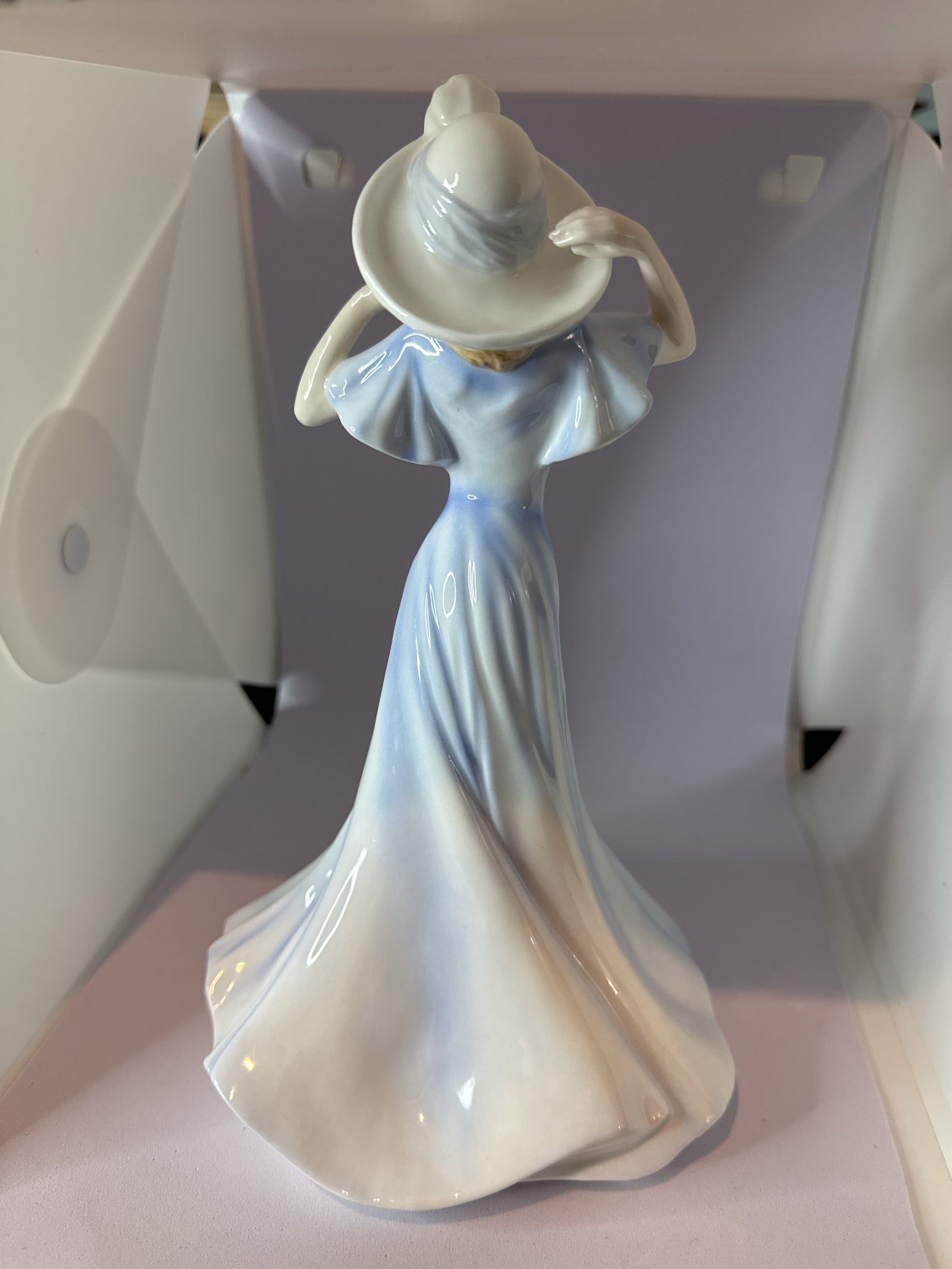 Royal Doulton "Olivia" HN3717 Chelsea Collection Bone China Figurine 8.75" Tall