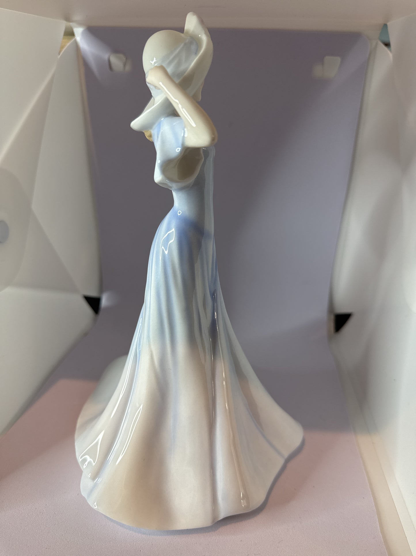 Royal Doulton "Olivia" HN3717 Chelsea Collection Bone China Figurine 8.75" Tall