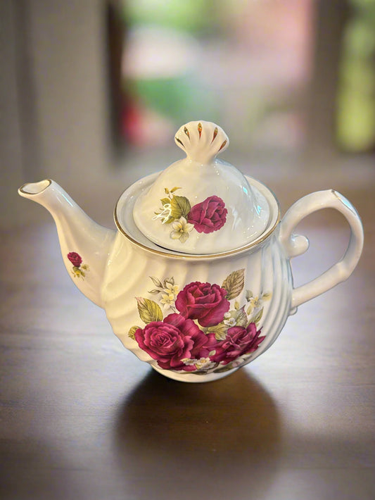 English Country Floral Rose Bouquet Teapot by Royal Calzone Excellent Condition