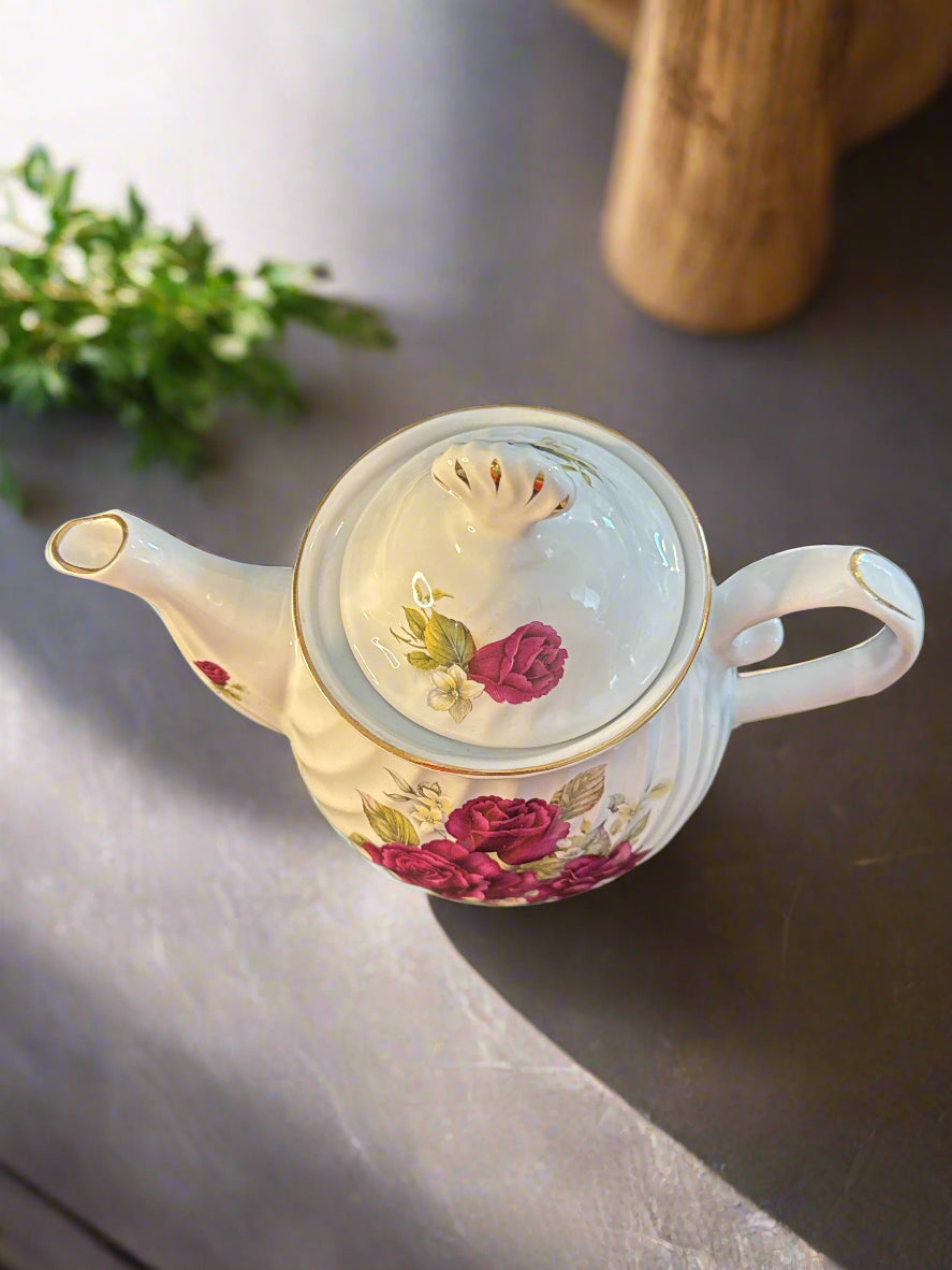 English Country Floral Rose Bouquet Teapot by Royal Calzone Excellent Condition