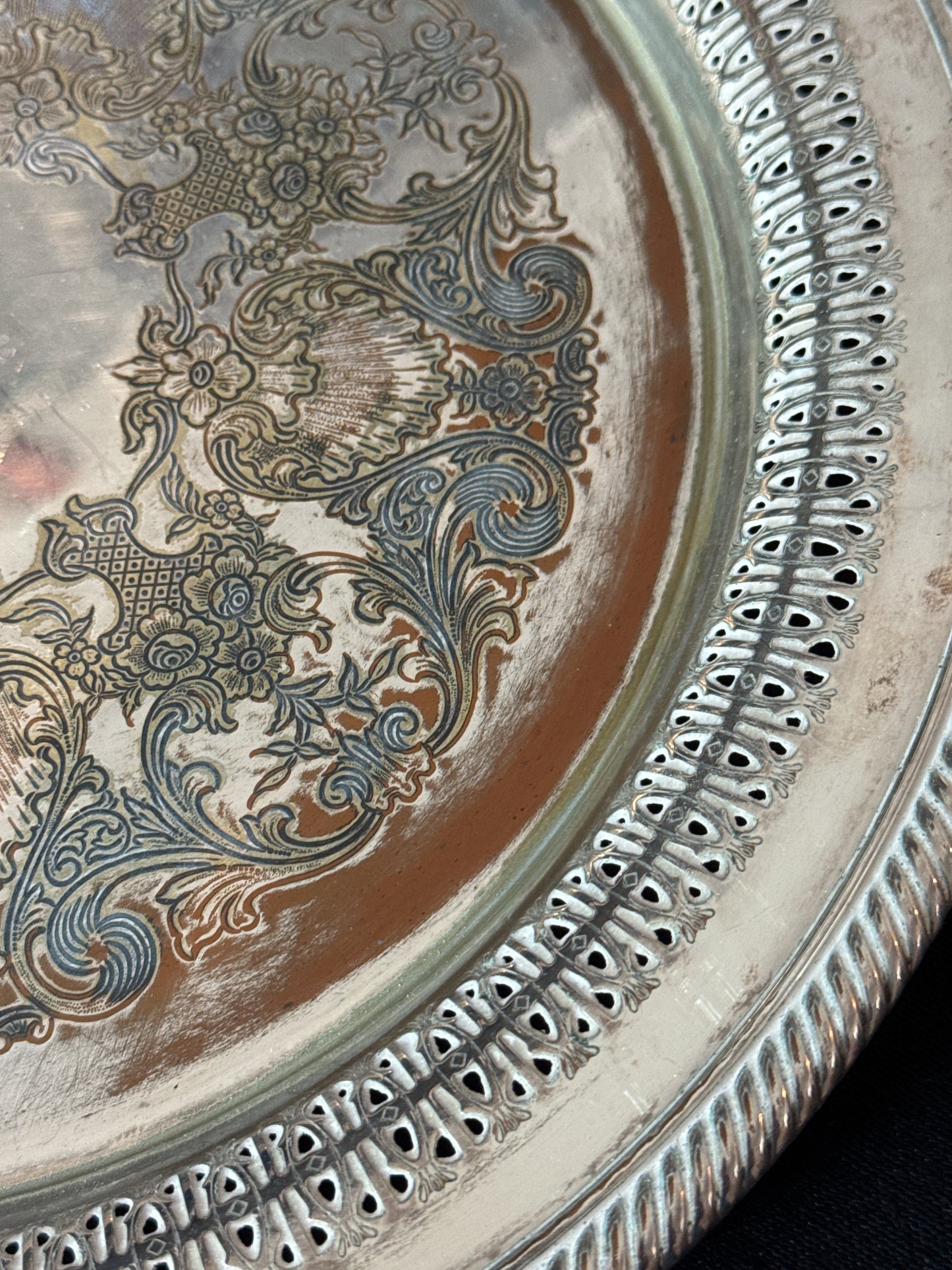International Silver Wm Rogers 170 Silver plated 12" Round Sandwich Tray Lightly Tarnished