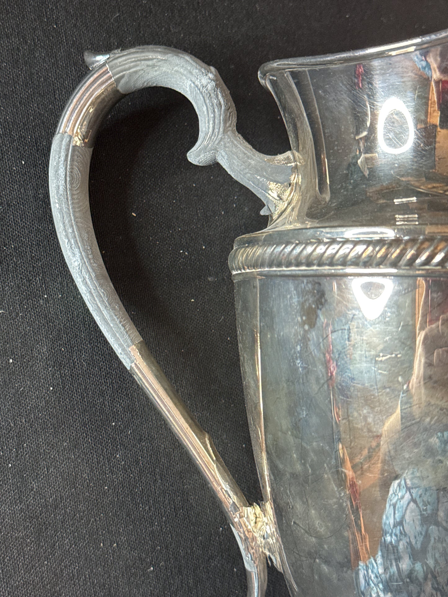 International Silver Castleton 685 Silverplated Water Pitcher Flaking on Handle 10" Tall