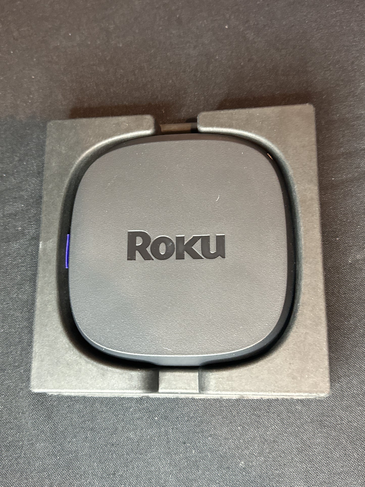 Roku 4802R Ultra 2022 4K/HDR/Dolby Vision Streaming Device and Roku Voice and Total Mount