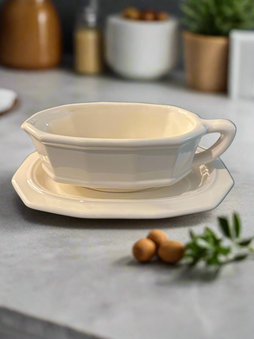Vintage Pfaltzgraff Heritage White Gravy Boat and Underplate 8 7/8" Long