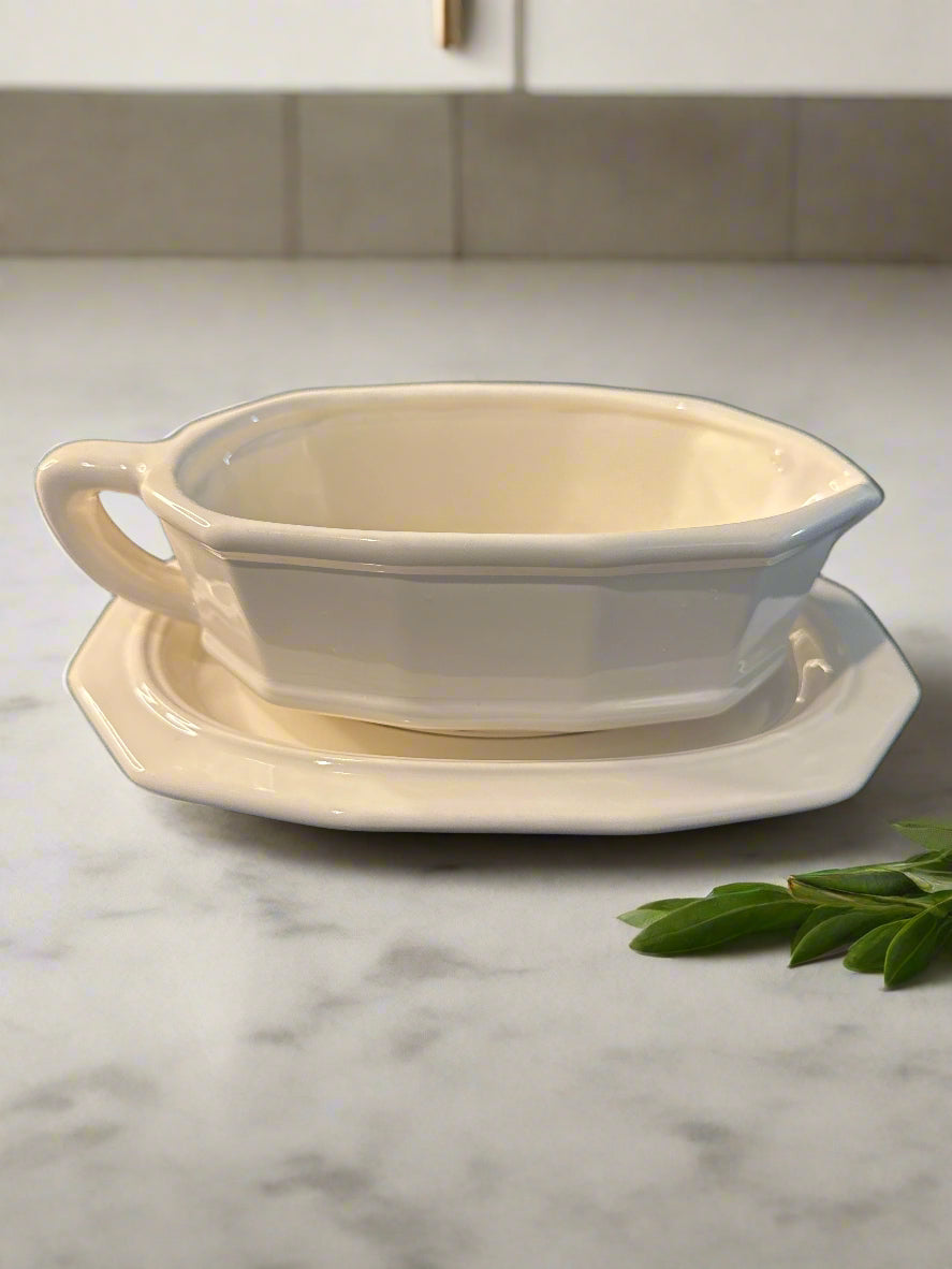 Vintage Pfaltzgraff Heritage White Gravy Boat and Underplate 8 7/8" Long